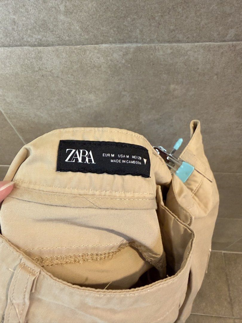 Zara Beige Cargo Shorts (Category: Shorts) located in San Juan City. Submitted by live4lulu (Listing ID 1468309973, Image 3). Description: Used 2-3 times only.