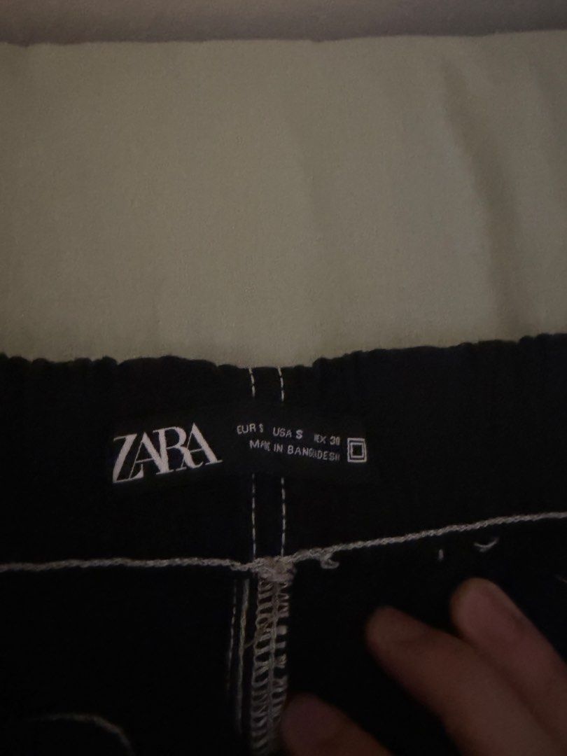 Zara black cargo pants contrast stitching size S (Category: Jeans) located in Manila. Submitted by silverjubilee (Listing ID 1468334007, Image 2). Description: Black cargo pants from Zara with contrast white stitching. Size S, EUR S, USA S. Elastic waistband with snap buttons. Multiple utility pockets on the sides and back. Relaxed fit through the legs. Comfortable everyday streetwear piece..