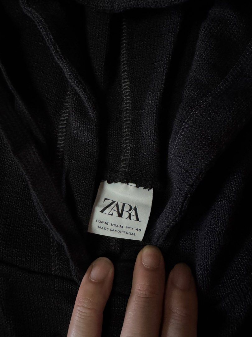 Zara Black Hooded Sweatshirt Size M (Category: Hoodies) located in Manila. Submitted by seangoart (Listing ID 1468350911, Image 2). Description: - Brand: Zara - Color: Black - Size: Medium (EUR M, USA M, MEX 40) - Material: Waffle knit textured fabric - Origin: Made in Portugal - Features: Standard hoodie style, front kangaroo pocket, adjustable drawstring hood - Condition: Clean and ready to wear.