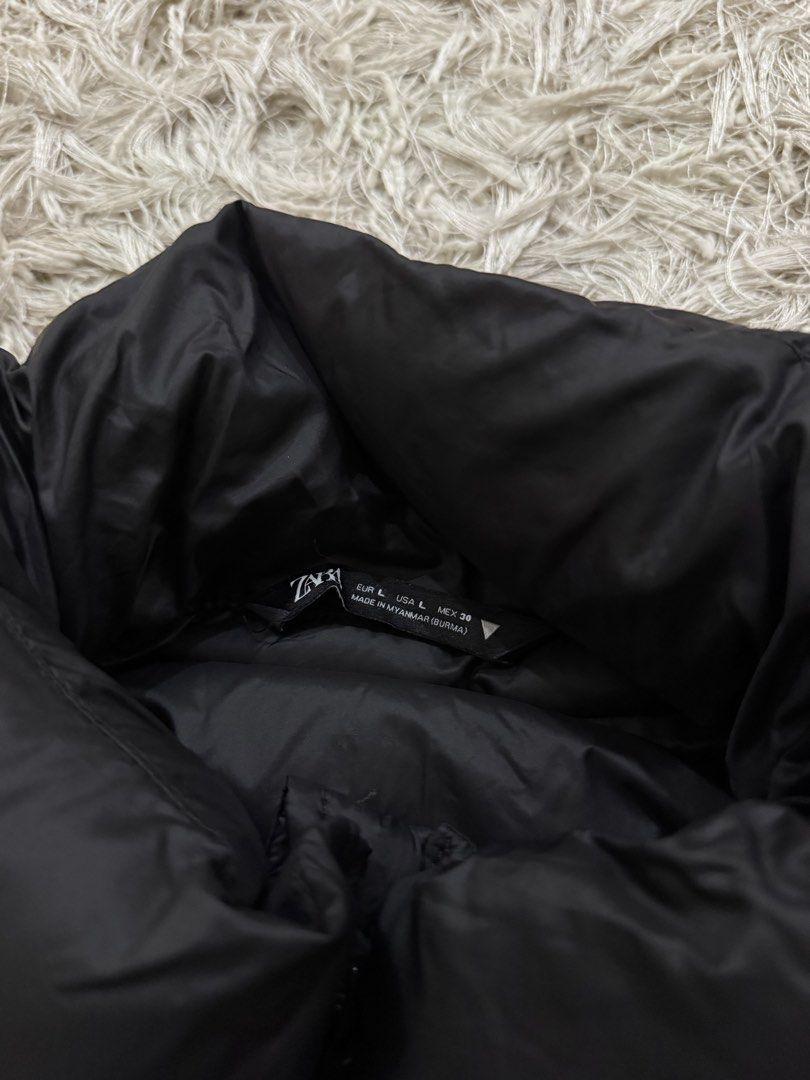 Zara Black Puffer Jacket (Category: Coats, Jackets and Outerwear) located in Quezon City. Submitted by emily_in_pariss (Listing ID 1468355873, Image 2). Description: Purchased for 3295 Fits Small-Medium but large on tag.