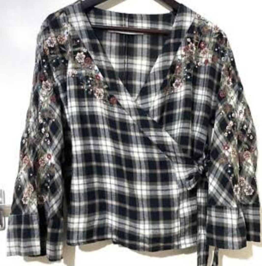 Zara blouse (Category: Blouses) located in Manila. Submitted by newowl.f7c415 (Listing ID 1468440460, Image 1). Description: .