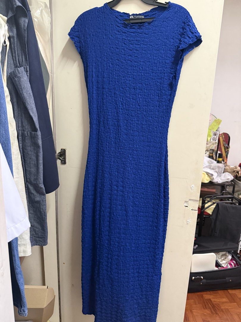 Zara Blue Crinkle Texture Midi Dress Size Small (Category: Dresses) located in Quezon City. Submitted by mikaela_0 (Listing ID 1468356137, Image 1). Description: - Brand: Zara - Size: EUR S / US S / MEX 26, fits small to medium - Color: Vibrant blue - Material: Stretchy crinkle fabric - Design: Round neckline, short cap sleeves, mid-length body-hugging cut - Origin: Made in Turkey - Condition: Clean and ready to wear Excellent condition.