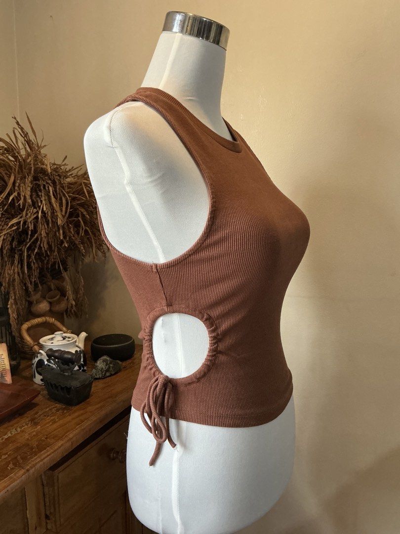 Zara Brown fitted sleeveless top (Category: Sleeveless) located in Quezon City. Submitted by shopabilitymnl (Listing ID 1468389658, Image 3). Description: Small - Medium No issue.