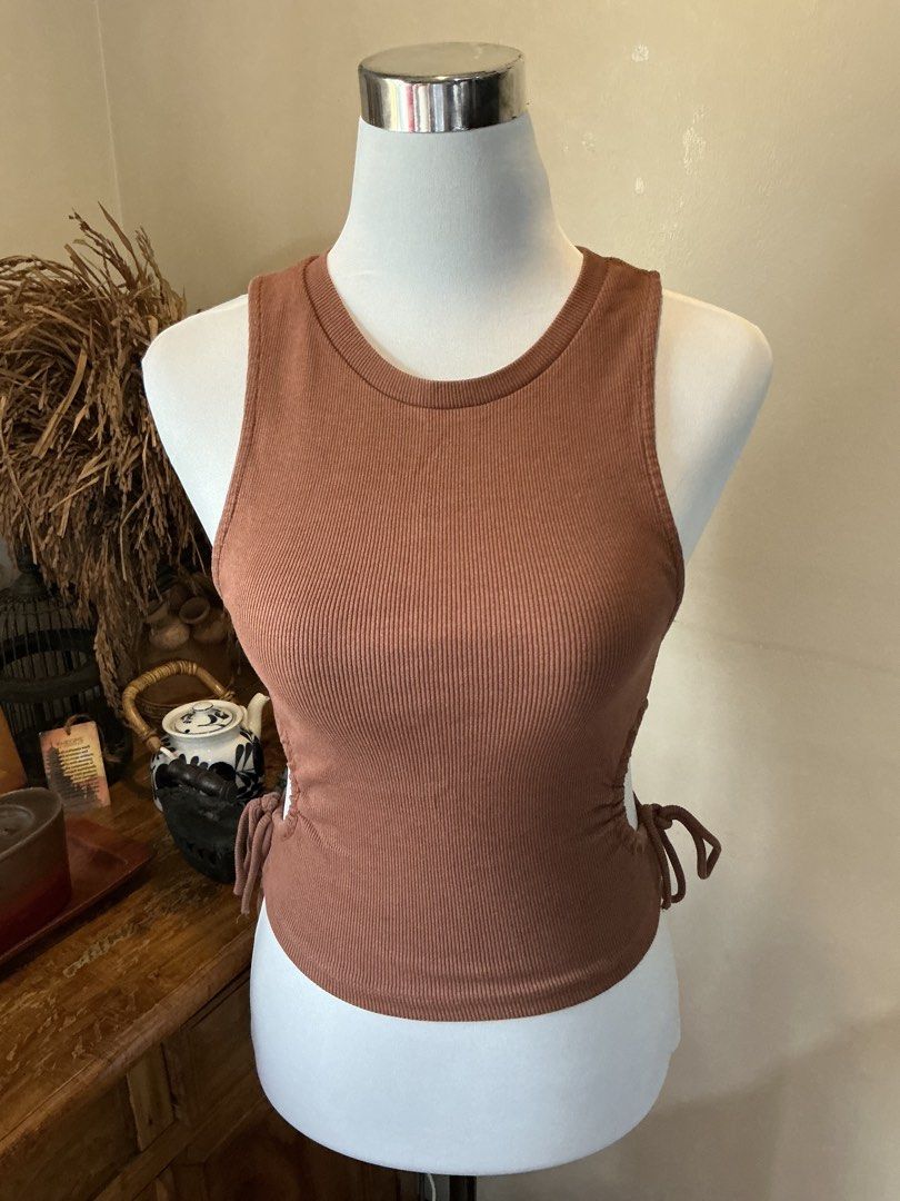 Zara Brown fitted sleeveless top (Category: Sleeveless) located in Quezon City. Submitted by shopabilitymnl (Listing ID 1468389658, Image 2). Description: Small - Medium No issue.