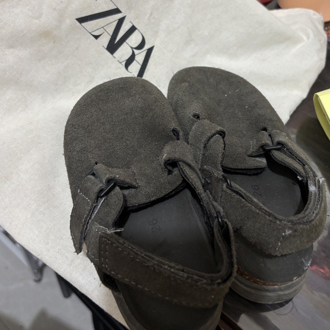 Zara clogs (Category: Babies & Kids Fashion) located in Manila. Submitted by nics.erivera (Listing ID 1468396347, Image 2). Description: .