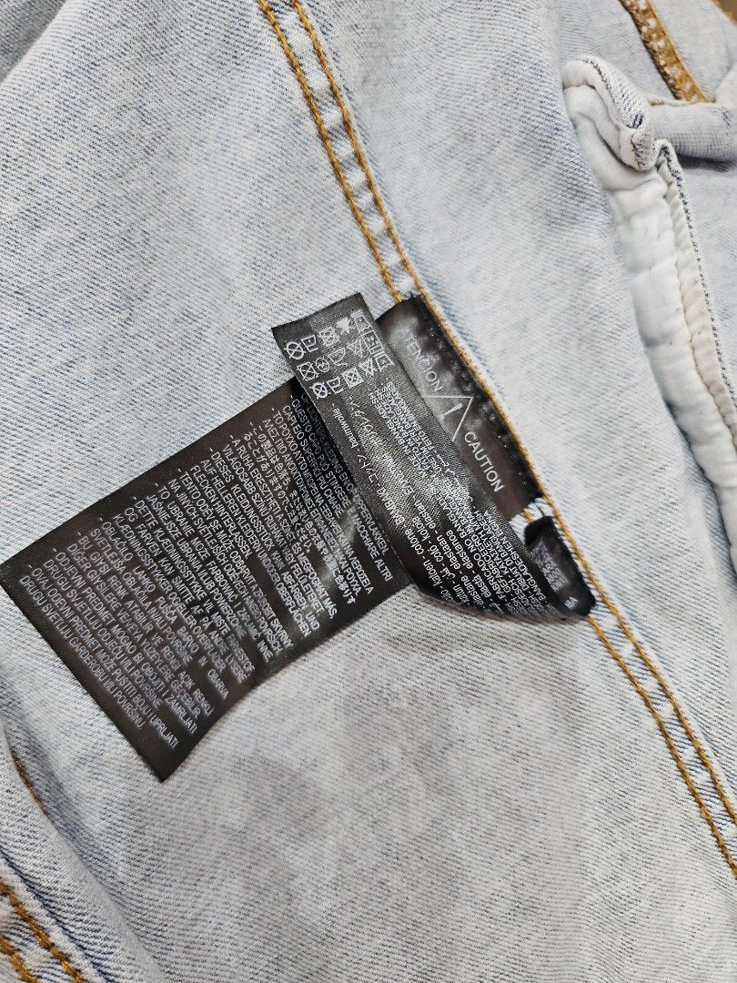 Zara Denim Jacket (Category: Coats, Jackets and Outerwear) located in Baguio. Submitted by kayeonlineshop (Listing ID 1468348643, Image 3). Description: light-blue washed denim trucker jacket.