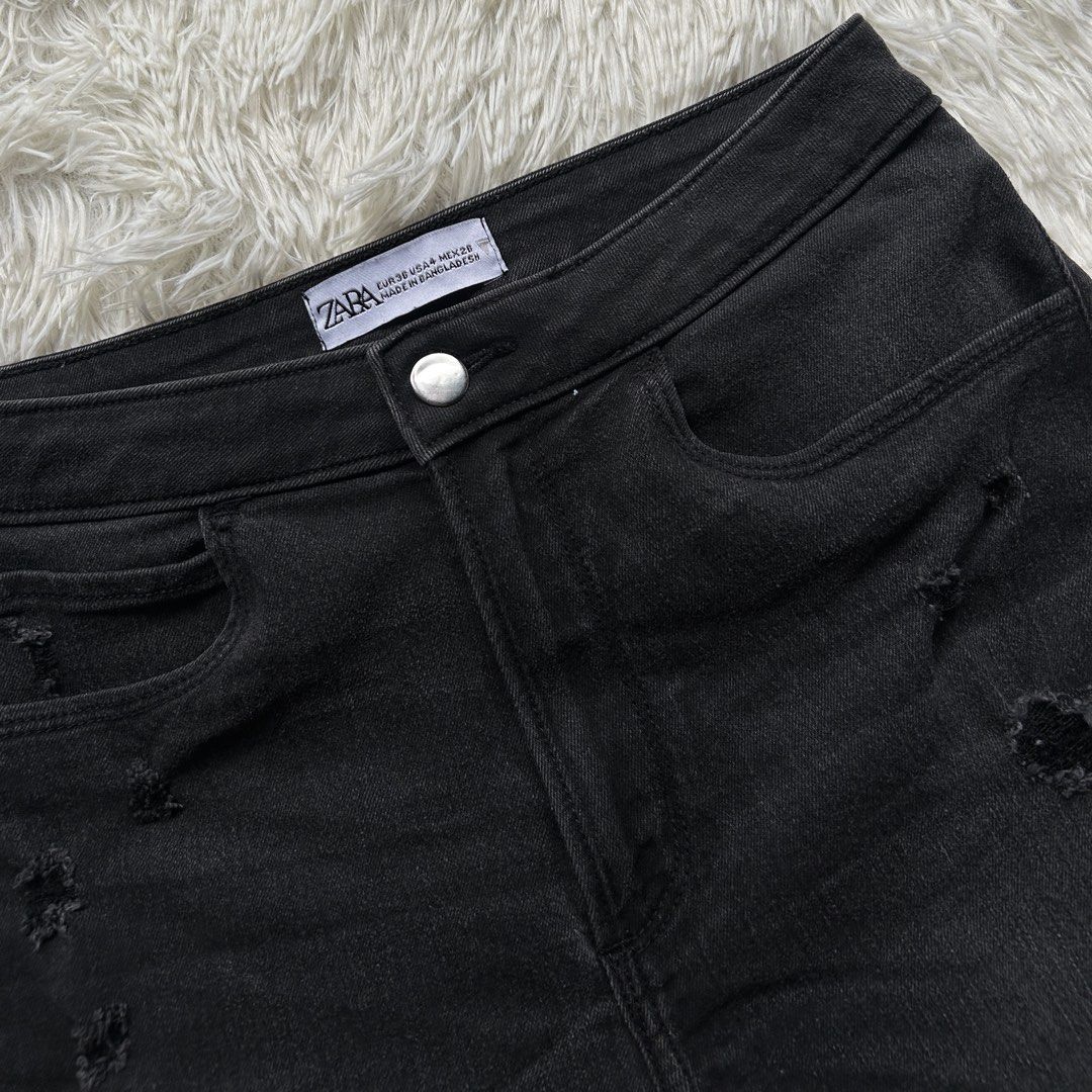 ZARA Denim Short (Category: Shorts) located in Cavite. Submitted by closetbycole (Listing ID 1468337551, Image 2). Description: brand: zara — fits 26-28 waistline — no flaws — stretchable soft denim fabric.