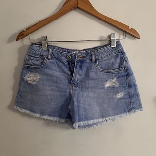(Category: ) located in . Submitted by ourburstingwardrobe_ (Listing ID 1468361212, Image 1). Description: .