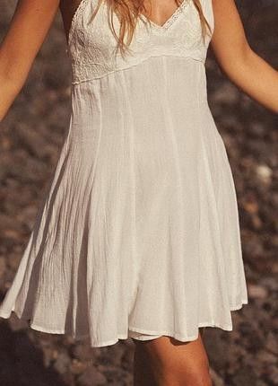 ZARA EMBROIDERED SHORT DRESS (Category: Dresses) located in San Pedro. Submitted by cyanide.slug.cat (Listing ID 1468428658, Image 2). Description: small 32-36" bust 32" length.