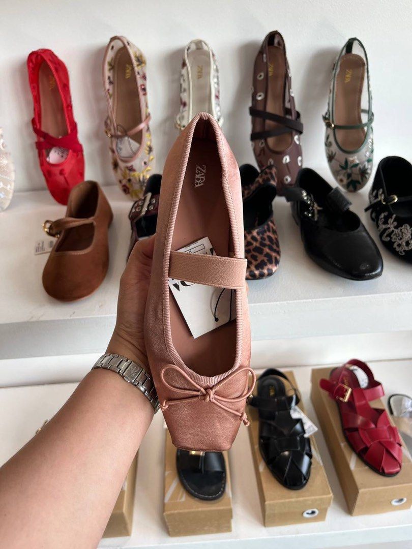 Zara Flats🩰 (Category: Flats & Sandals) located in Binan City. Submitted by pinkykeenshop (Listing ID 1468399484, Image 1). Description: .