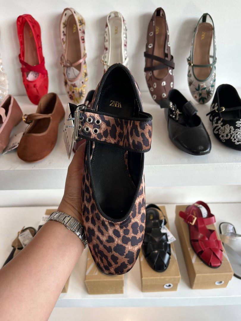 Zara Flats🩰 (Category: Flats & Sandals) located in Binan City. Submitted by pinkykeenshop (Listing ID 1468400900, Image 1). Description: .