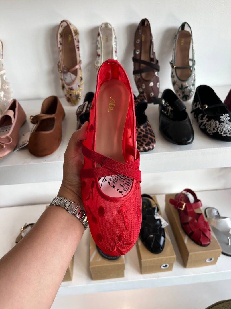 Zara Flats🩰 (Category: Flats & Sandals) located in Binan City. Submitted by pinkykeenshop (Listing ID 1468401490, Image 1). Description: .