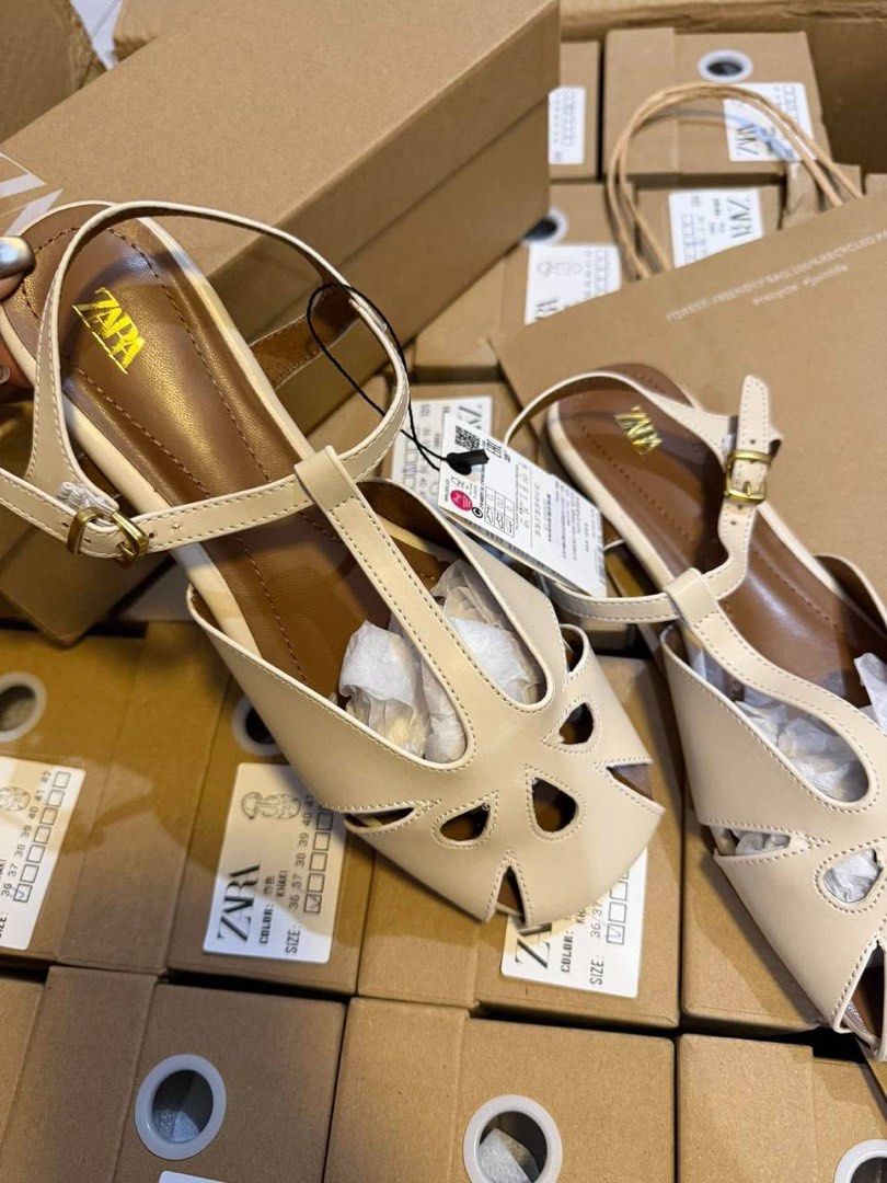 Zara Flats🩰 (Category: Flats & Sandals) located in Binan City. Submitted by pinkykeenshop (Listing ID 1468412700, Image 2). Description: .