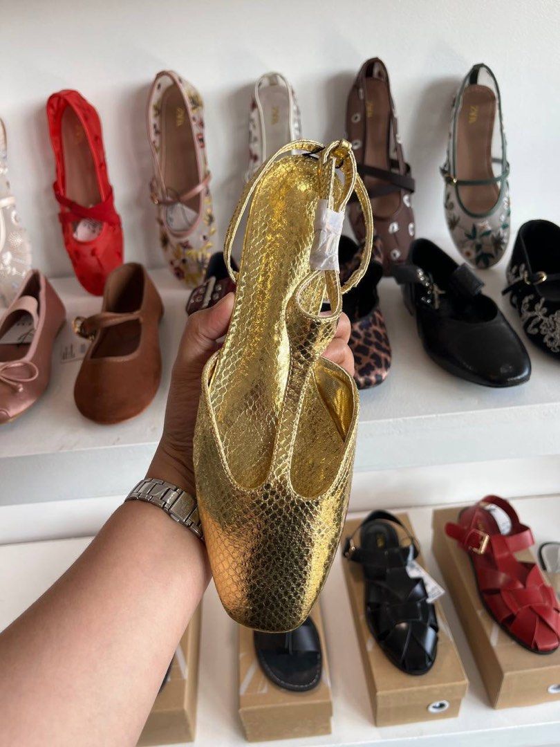 Zara Flats🩰 (Category: Flats & Sandals) located in Binan City. Submitted by pinkykeenshop (Listing ID 1468398103, Image 1). Description: .