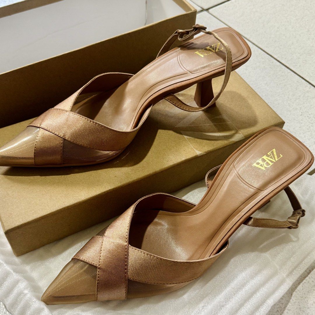 Zara Gold Slingback Heels Size 35 (Category: Heels) located in Manila. Submitted by kbcarousel (Listing ID 1468332539, Image 1). Description: ZARA MESH SLINGBACK HEELS SIZE 35 Color Beige ✨Heeled slingback pumps. Pointed toe. ✨Adjustable back strap with elastic piece. ✨Heel height: 2.4 inches (6 cm) ✨AIRFIT®. Flexible technical sole made of latex foam designed to offer increased comfort. Used once only 💗 Meet up or pick up Location: Sampaloc, Ma