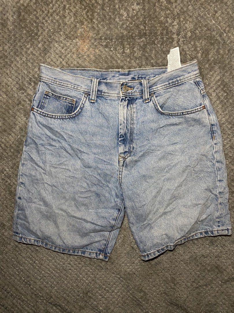 Zara jorts (Category: Shorts) located in Prosperidad. Submitted by octaviorey80594 (Listing ID 1468436832, Image 1). Description: Zara jorts acid wash -Waist 32 -Length 19 -minor sign of usage see last pic 📍Mindanao.