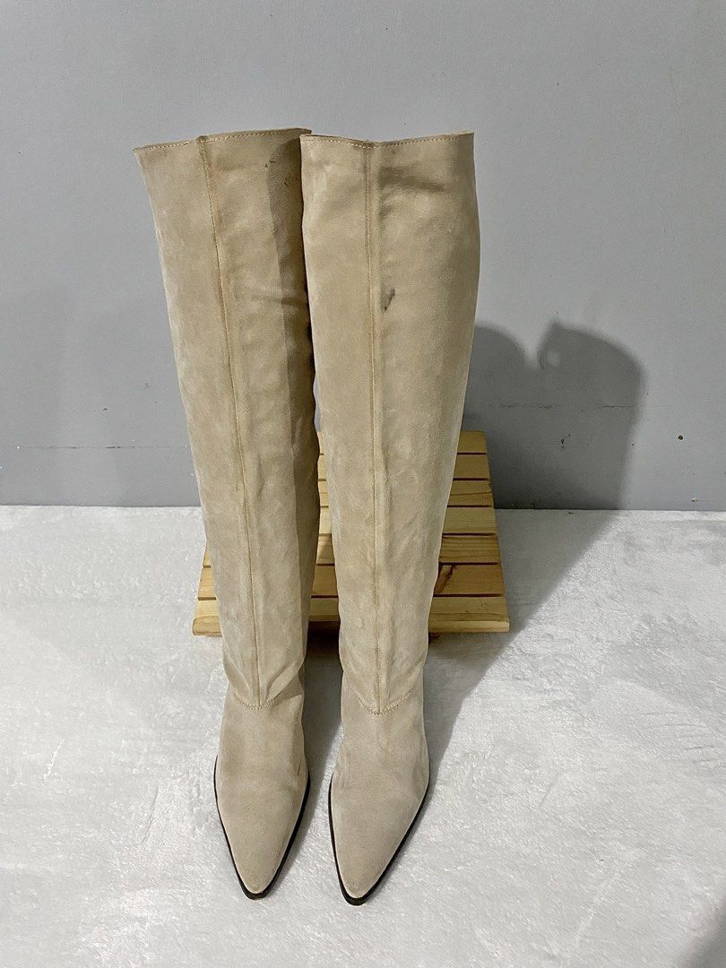 zara knee high boots (Category: Boots) located in Bulacan. Submitted by parapapa (Listing ID 1468387169, Image 2). Description: 38-39 / 24.5cm may mga small stains lang boot opening: 17” calf circum: 13” shaft height: 17” heels: 2.8”.
