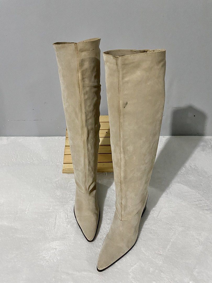 zara knee high boots (Category: Boots) located in Bulacan. Submitted by parapapa (Listing ID 1468387169, Image 1). Description: 38-39 / 24.5cm may mga small stains lang boot opening: 17” calf circum: 13” shaft height: 17” heels: 2.8”.