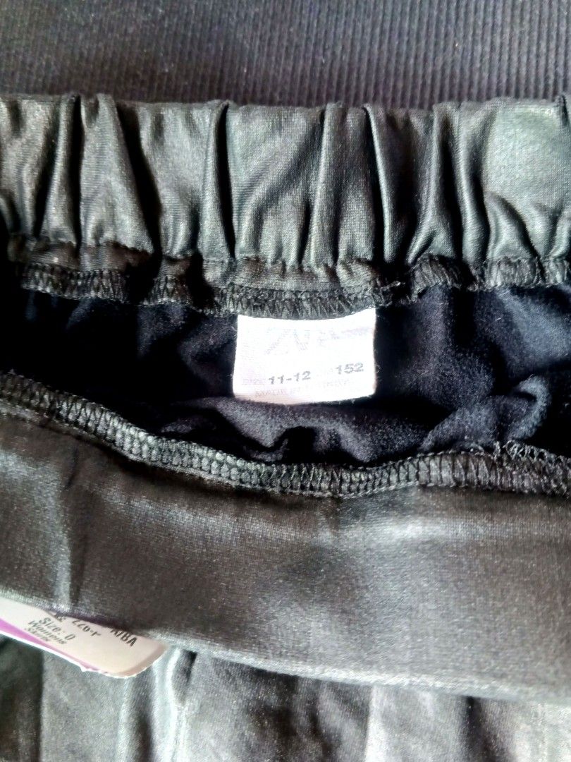 ZARA LEATHER SKIRT (Category: Skirts) located in Manila. Submitted by icamalicdem29 (Listing ID 1468387950, Image 2). Description: ZARA Kids black faux leather pleated skater skirt. It features a comfortable elastic waistband, a flared A-line silhouette, and a smooth, rubberized leather-effect finish..