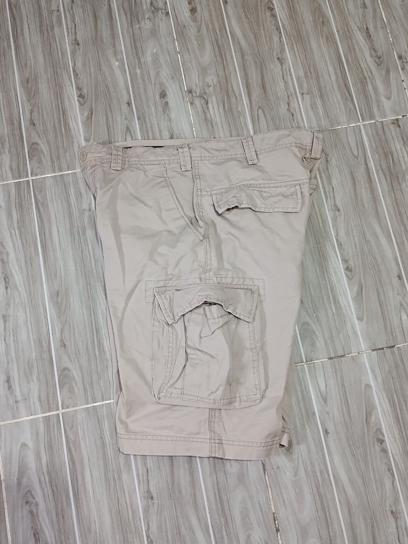 ZARA MAN 6 POCKET CARGO SHORT (freeshipping) (Category: Shorts) located in Quezon City. Submitted by gyl-stop (Listing ID 1468456979, Image 3). Description: free shipping 34 x 21 excellent condi cr: 9.8/10 issue: none.