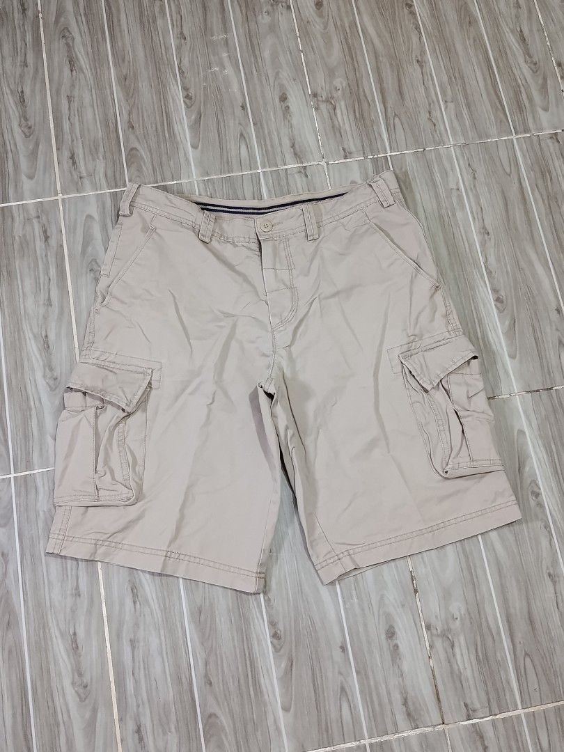 ZARA MAN 6 POCKET CARGO SHORT (freeshipping) (Category: Shorts) located in Quezon City. Submitted by gyl-stop (Listing ID 1468456979, Image 1). Description: free shipping 34 x 21 excellent condi cr: 9.8/10 issue: none.