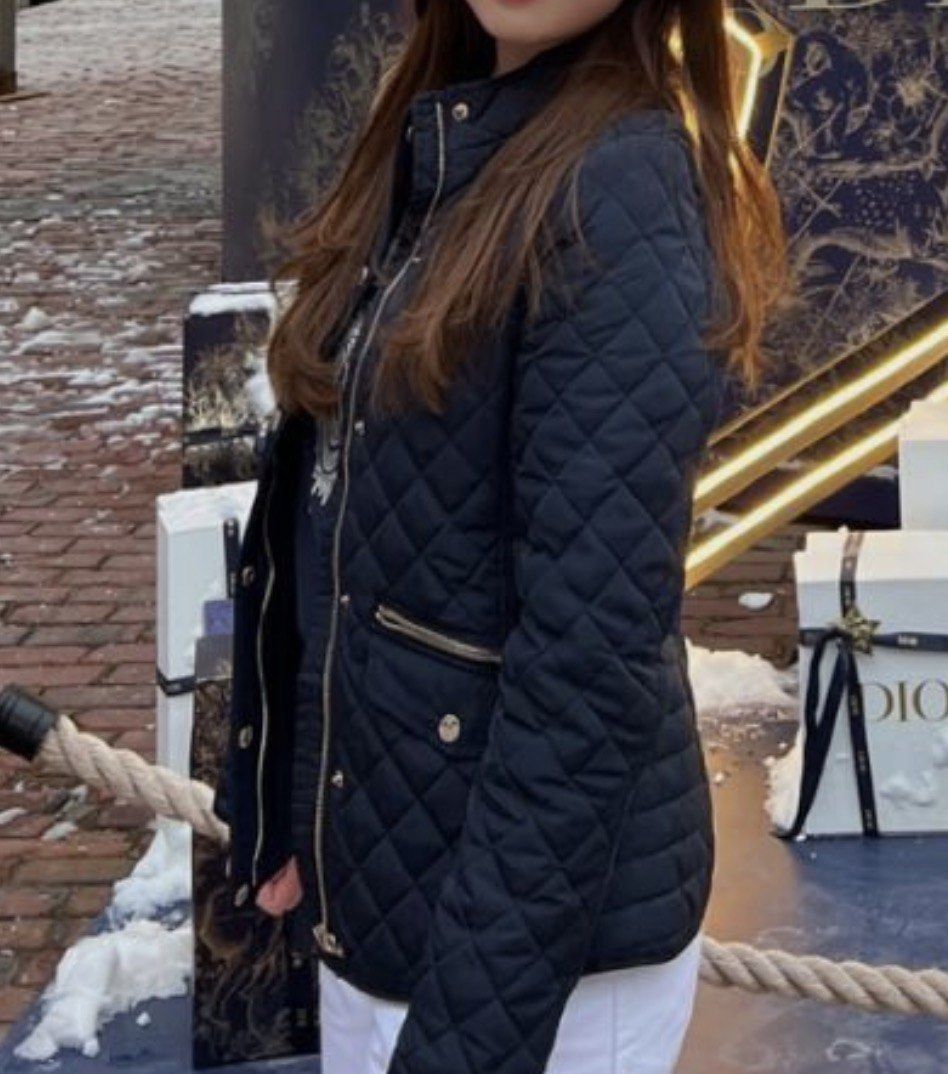 Zara Navy Blue Quilted Jacket (Category: Coats, Jackets and Outerwear) located in Quezon City. Submitted by emily_in_pariss (Listing ID 1468340755, Image 1). Description: Fits Xs-S only .