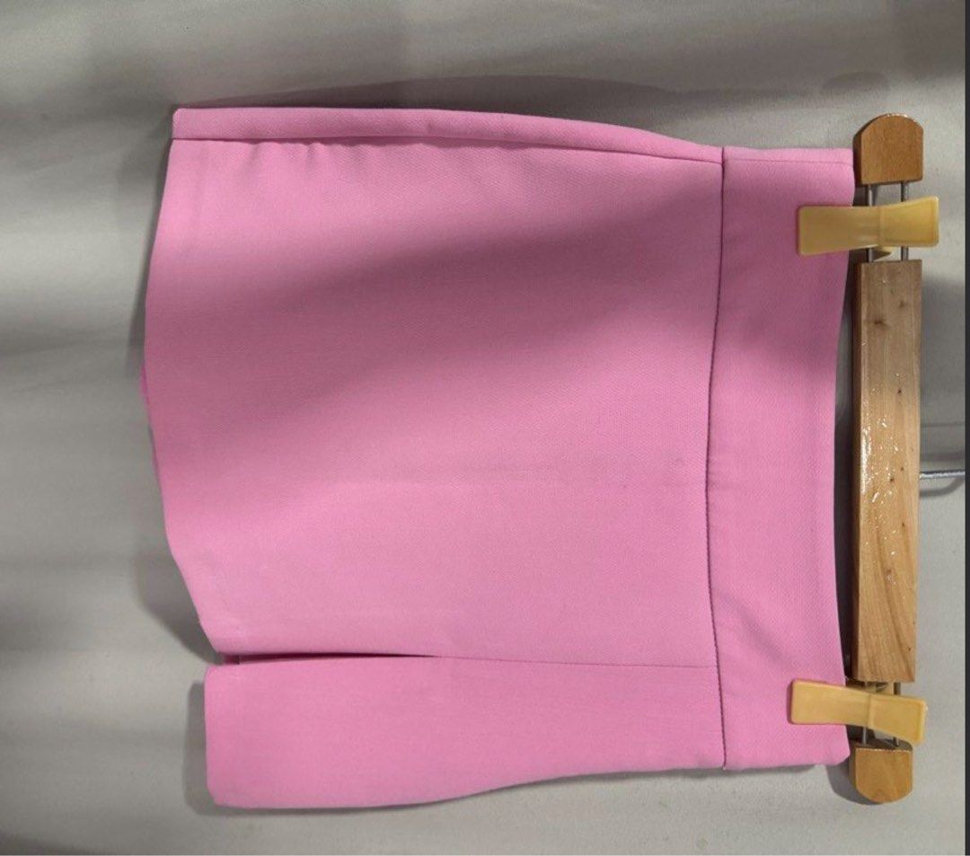 Zara pink skirt (Category: Skirts) located in Quezon City. Submitted by prelovedsaleitems (Listing ID 1468461427, Image 1). Description: .
