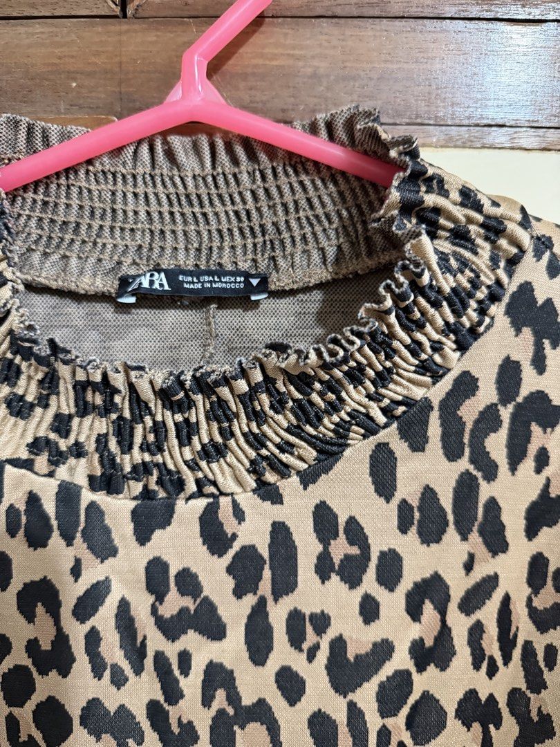 Zara Printed Dress Brown Large (Category: Dresses) located in Manila. Submitted by preloved_new_forsale (Listing ID 1468354812, Image 3). Description: .
