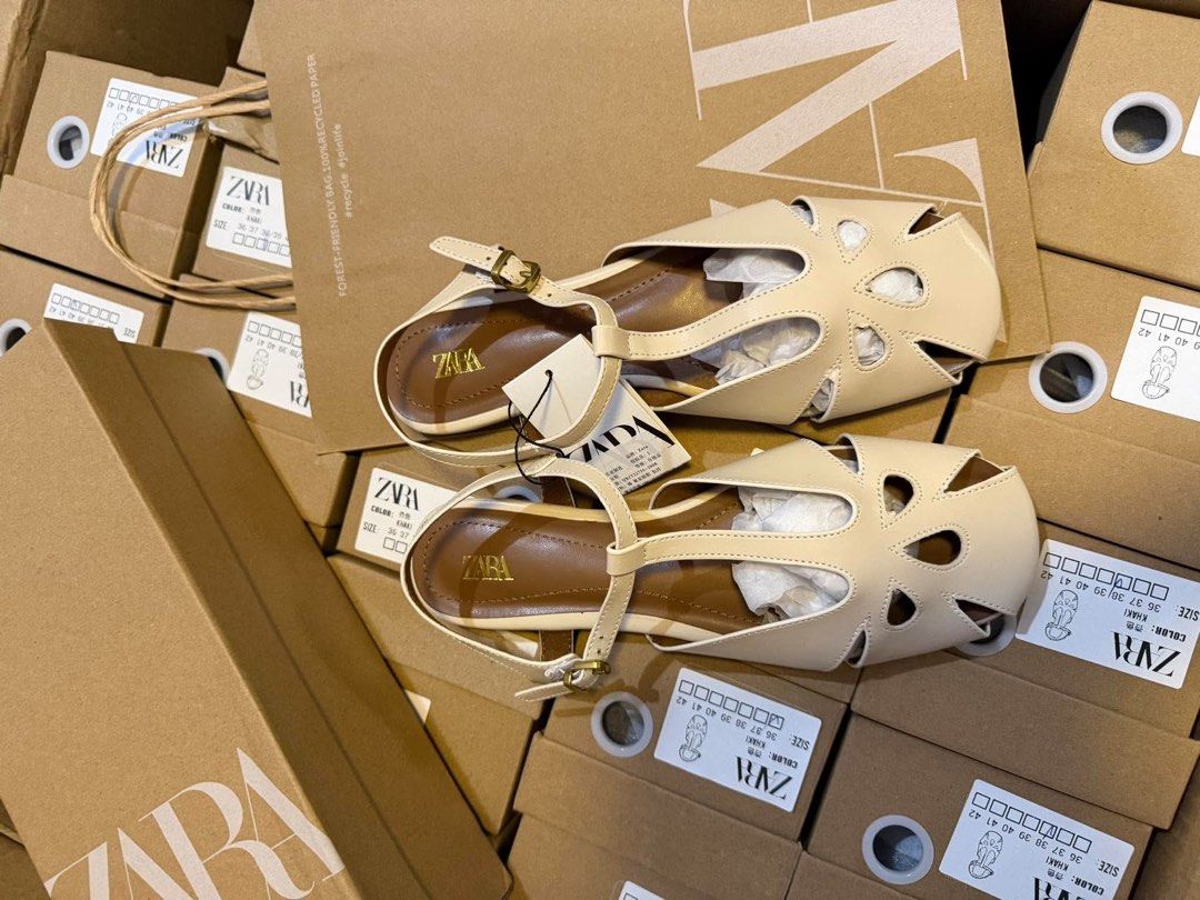 Zara Sandals (Category: Flats & Sandals) located in Manila. Submitted by aiman_sole5 (Listing ID 1468344315, Image 3). Description: every girl deserves a pretty pair of flats. 🫶🏻 perfect for your daily lakads, office looks, and date nights! 9️⃣8️⃣5️⃣ - with box and paperbag Available size: 36. 37. 38. 39. 40 📍 Imus, Cavite - Lalamove available (same day delivery) - JNT shipping available.