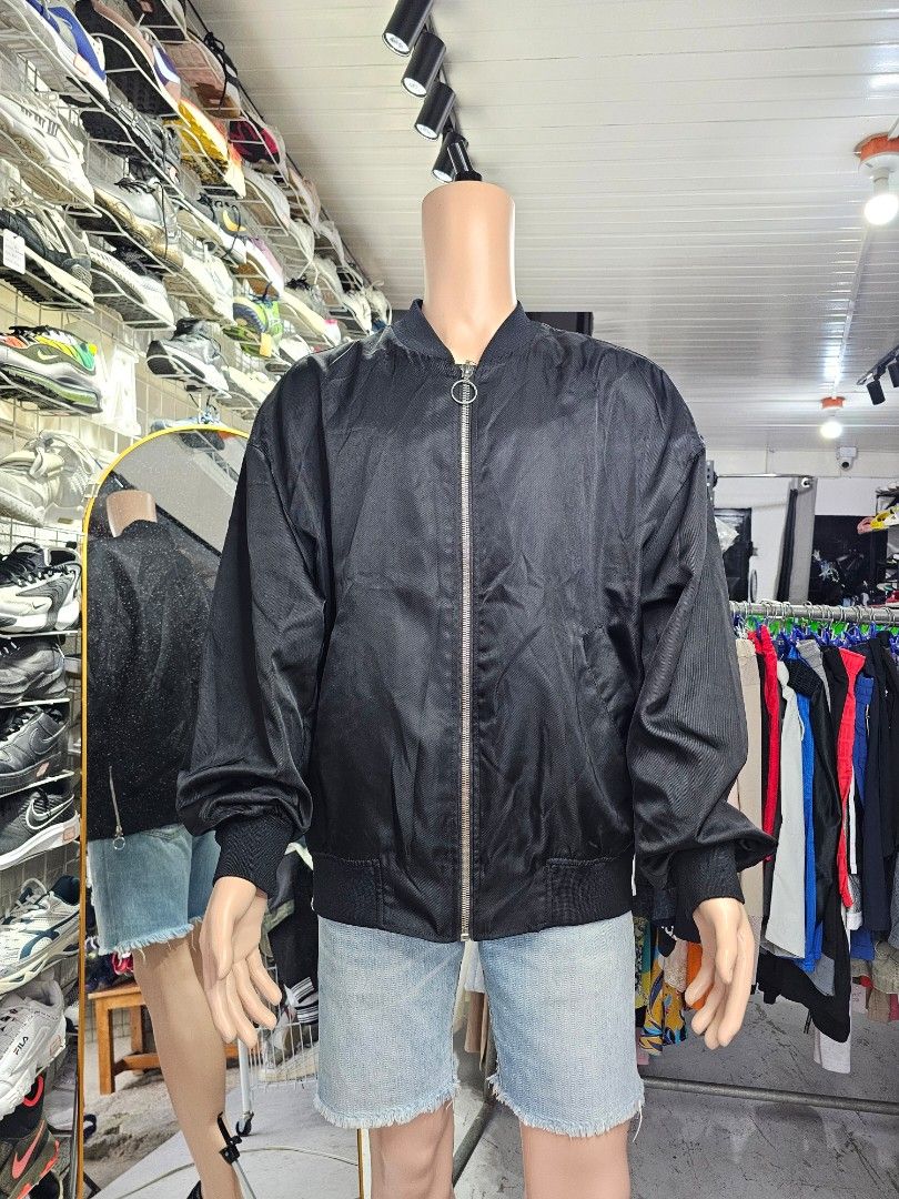 Zara Satin Effect Bomber Jacket (Category: Coats, Jackets and Outerwear) located in Baguio. Submitted by kayeonlineshop (Listing ID 1468301820, Image 1). Description: A flowy, fluidly-draping casual jacket styled with a signature oversized silhouette and dropped shoulder lines..