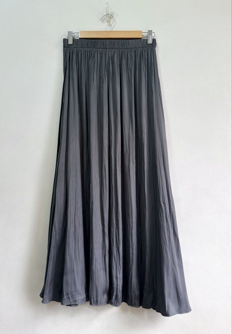 Zara satin skirt (Category: Skirts) located in Tarlac. Submitted by giannisdeclutters4106 (Listing ID 1468499413, Image 2). Description: Like new Xs on tag Futs 26-30”.