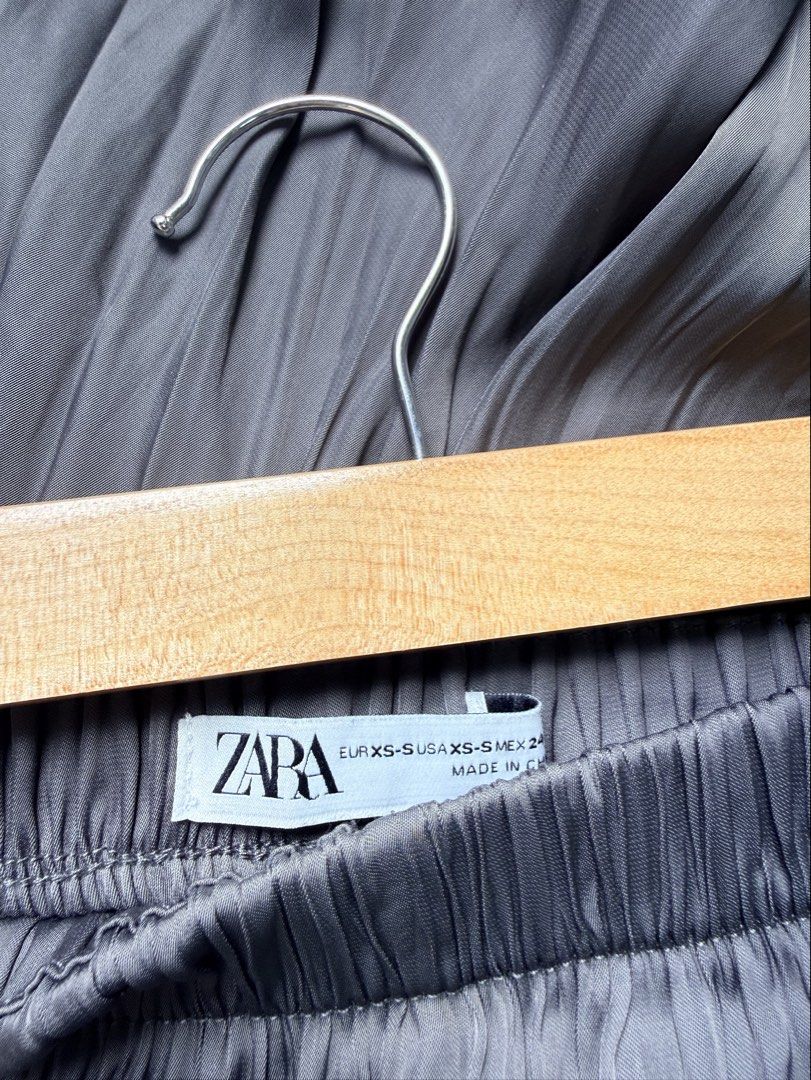 Zara satin skirt (Category: Skirts) located in Tarlac. Submitted by giannisdeclutters4106 (Listing ID 1468499413, Image 3). Description: Like new Xs on tag Futs 26-30”.