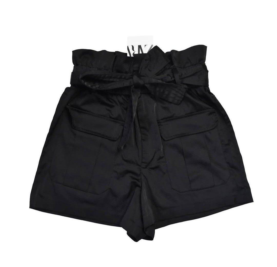 Zara Shorts (Category: Shorts) located in Baguio. Submitted by k_style_co_preloved (Listing ID 1468349465, Image 2). Description: ON SALE! SALE! SALE! 🎉 s17 ✨ SALE GUIDELINES ✨ 📌 Fixed Price Only – All sale items are offered at their final prices. No haggling or further negotiations, please. ❤️ 📏 Flat-Lay Measurements: S on tag ( fits 26-28 waistline) 🔎 Flaws/Remarks: Authentic zara 💯. New but removed tag, no tag was when I bought it on sale