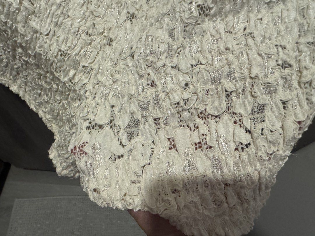 Zara Textured Lace Shorts Cream (Category: Shorts) located in Taguig. Submitted by kittychum (Listing ID 1468324101, Image 3). Description: Cream Lace with lining Size: Large.
