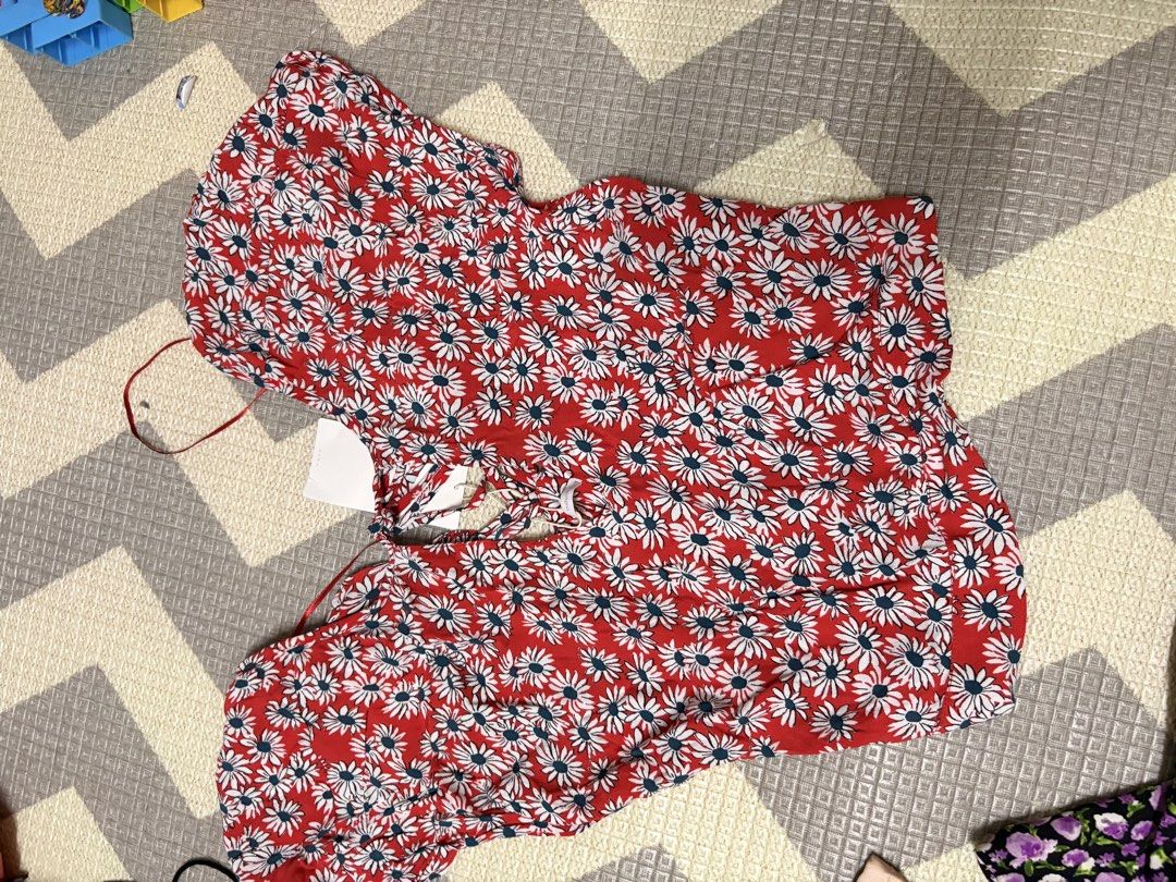 Zara Top (Category: Blouses) located in Pasay City. Submitted by weartheclothes.mnl_shop (Listing ID 1468314427, Image 3). Description: Brand new Zara Tops 💕 300 each or take all for 1k Small .