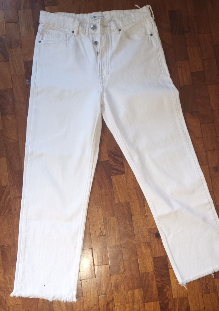 ZARA White Denim Jeans Raw Hem (Category: Jeans) located in San Fernando. Submitted by kathleenmanarang (Listing ID 1468306744, Image 1). Description: - Brand: Zara - Color: White - Size: EUR 38 / USA S / MEX 28 - Style: Straight leg with button fly and classic 5-pocket design. High-waisted - Feature: Trendy raw frayed hem at the ankles - Measurements: Waist approx. 38 cm across, Total length approx. 98 cm - Material: Made in Bangladesh - Conditi