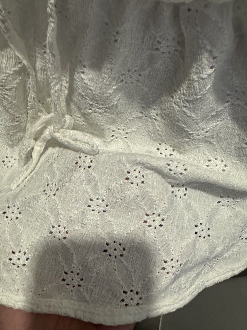 Zara white embroidered eyelet drawstring shorts (Category: Shorts) located in Taguig. Submitted by kittychum (Listing ID 1468323930, Image 3). Description: White Size: Medium With lining .