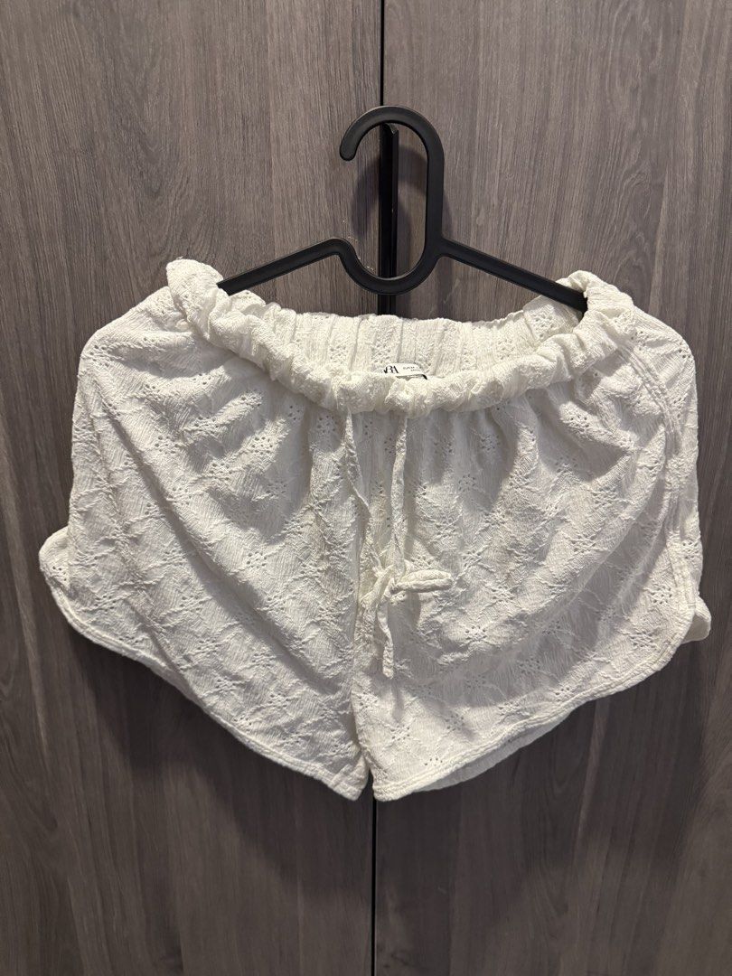 Zara white embroidered eyelet drawstring shorts (Category: Shorts) located in Taguig. Submitted by kittychum (Listing ID 1468323930, Image 1). Description: White Size: Medium With lining .