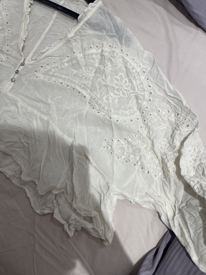 Zara White Embroidered Eyelet flowy crop Blouse (Category: Blouses) located in Manila. Submitted by gabbyrella (Listing ID 1468463572, Image 2). Description: - Brand: Zara - Size: S - Color: White - Style: Short blouse with V-neckline and 3-button closure - Details: Intricate eyelet embroidery on front panels and playful ruffle hem - Material: Lightweight crinkled fabric, made in India - Condition: Clean, excellent pre-loved condition Small but f