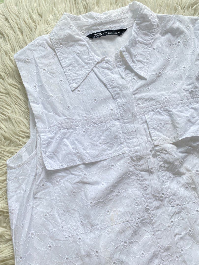 ZARA White Eyelet Sleeveless Romper (Category: Rompers) located in Tabaco. Submitted by camila_dp (Listing ID 1468286091, Image 3). Description: - Brand: Zara - Style: Sleeveless button-down romper with collar - Detail: All-over floral eyelet embroidery and dual chest pockets - Fabric: Lightweight and breathable - Size: XS but can fit Xs to Small.