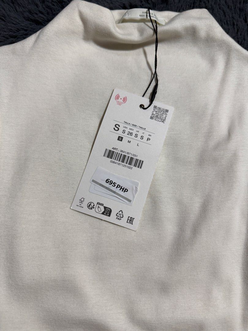 Zara White Mock Neck Sleeveless Top (Category: Sleeveless) located in Las Pinas. Submitted by juls_mp (Listing ID 1468446100, Image 2). Description: - Item: White sleeveless top with high mock neck - Material: Comfortable ribbed knit - Condition: Brand new with original tag (Original price: ₱695) - Size: S (Universal sizing for US, MEX, UK, IT, BR) - Style: Easy pull-on basic wardrobe staple.
