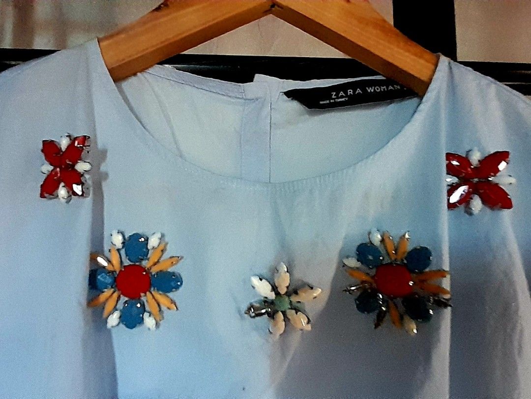 Zara Woman Top (Category: Blouses) located in Batangas. Submitted by norskieshoppe (Listing ID 1468290799, Image 2). Description: Medium- Semi- Large.