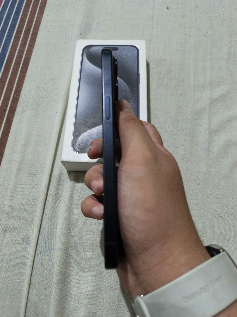 15 pro max 256gb 77bh original 33K FIX (Category: iPhone 15 Series) located in Manila. Submitted by jacoburban66967 (Listing ID 1468681477, Image 3). Description: .
