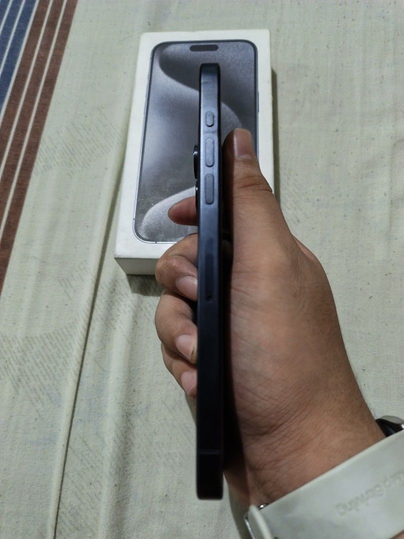 15 pro max 256gb 77bh original 33K FIX (Category: iPhone 15 Series) located in Manila. Submitted by jacoburban66967 (Listing ID 1468681477, Image 2). Description: .