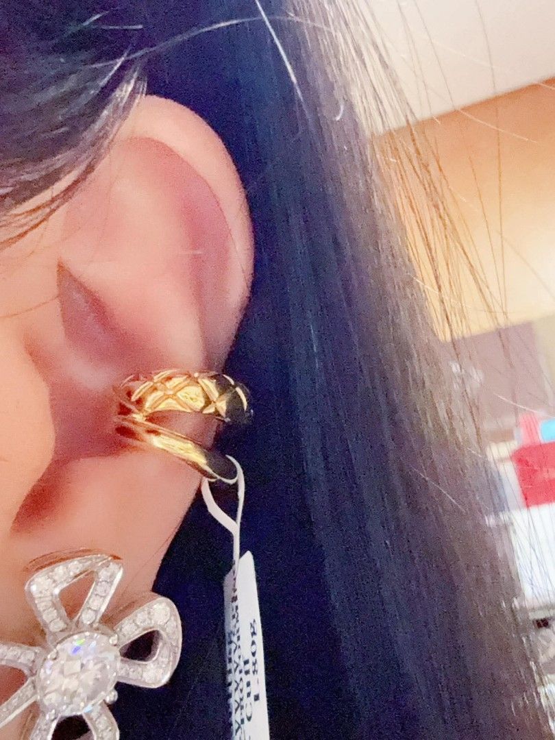 18k Hk setting gold Electroform earcuff earrings (Category: Earrings) located in Manila. Submitted by bhelgoldseller2ndaccount (Listing ID 1468605983, Image 3). Description: New!!✨New!!✨New!! 18k HongKong setting Gold 💯pawnable/naisasanla 💯with high appraisal rate 💯good investment 💯Direct supplier price 👉OPEN for resellers 🌺please take time to evaluate their actual sizes and grams 👉Best panggift for all occasions ✅ Sold per grams not per p