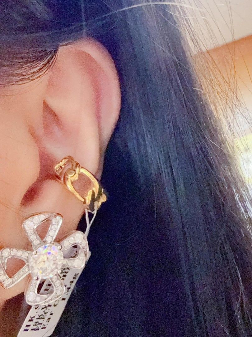 18k Hk setting gold Electroform earcuff earrings (Category: Earrings) located in Manila. Submitted by bhelgoldseller2ndaccount (Listing ID 1468605983, Image 2). Description: New!!✨New!!✨New!! 18k HongKong setting Gold 💯pawnable/naisasanla 💯with high appraisal rate 💯good investment 💯Direct supplier price 👉OPEN for resellers 🌺please take time to evaluate their actual sizes and grams 👉Best panggift for all occasions ✅ Sold per grams not per p