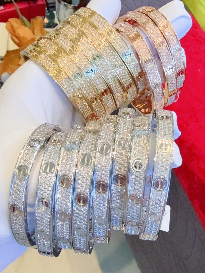 18k HongKong setting gold diamond paved loved bangle (Category: Bracelets) located in Manila. Submitted by bhelgoldseller2ndaccount (Listing ID 1468586981, Image 3). Description: New!!✨New!!✨New!! 18k HongKong setting Gold 11,000/g 💯pawnable/naisasanla 💯with high appraisal rate 💯good investment 💯Direct supplier price 👉OPEN for resellers 🌺please take time to evaluate their actual sizes and grams 👉Best panggift for all occasions ✅ Sold per g