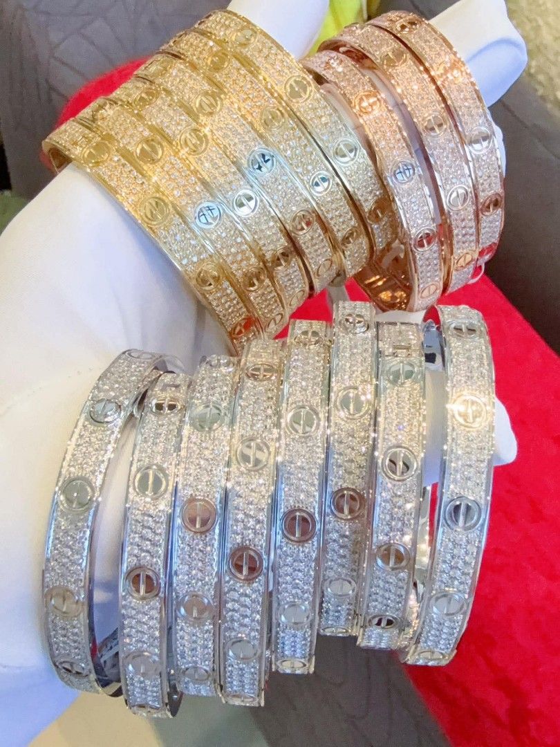 18k HongKong setting gold diamond paved loved bangle (Category: Bracelets) located in Manila. Submitted by bhelgoldseller2ndaccount (Listing ID 1468586981, Image 2). Description: New!!✨New!!✨New!! 18k HongKong setting Gold 11,000/g 💯pawnable/naisasanla 💯with high appraisal rate 💯good investment 💯Direct supplier price 👉OPEN for resellers 🌺please take time to evaluate their actual sizes and grams 👉Best panggift for all occasions ✅ Sold per g