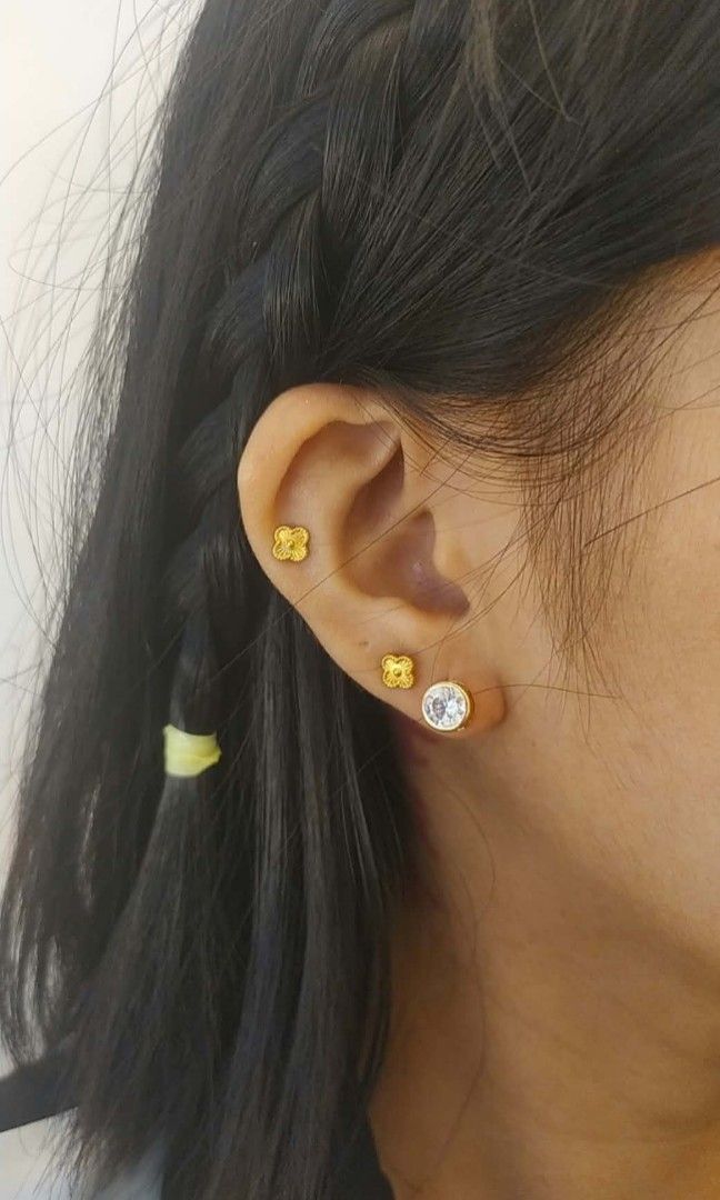 18k Saudi gold Russian stud earrings (Category: Earrings) located in Manila. Submitted by bhelgoldseller2ndaccount (Listing ID 1468537681, Image 2). Description: New!!✨New!!✨New!! Authentic 18k Saudi Golds 💯pawnable/naisasanla 💯with high appraisal rate 💯good investment 💯Direct supplier price 👉OPEN for resellers 🌺please take time to evaluate their actual sizes and grams 👉Best panggift for all occasions ✅ Sold per grams not per piece Kya low