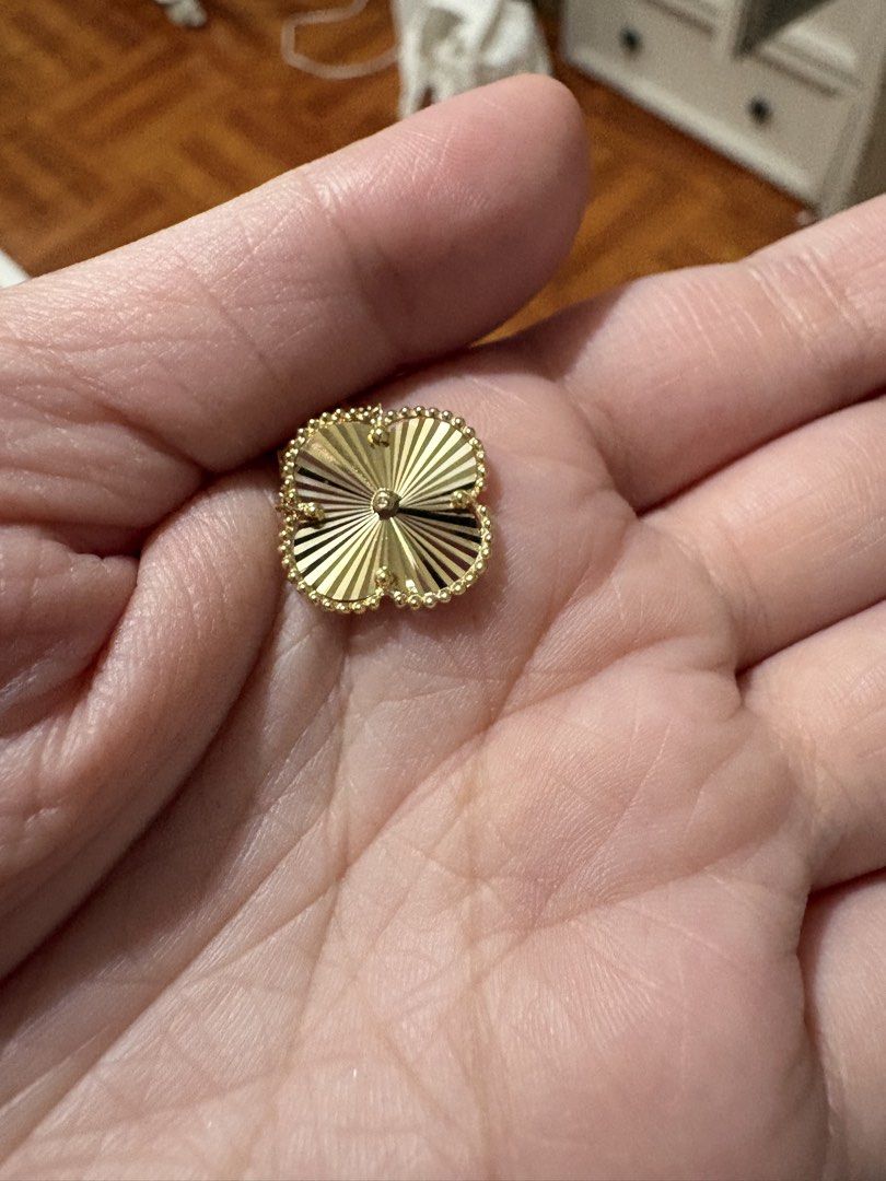 18K VCA NECKLACE (Category: Necklaces) located in Manila. Submitted by tokyogurl (Listing ID 1468587355, Image 3). Description: .